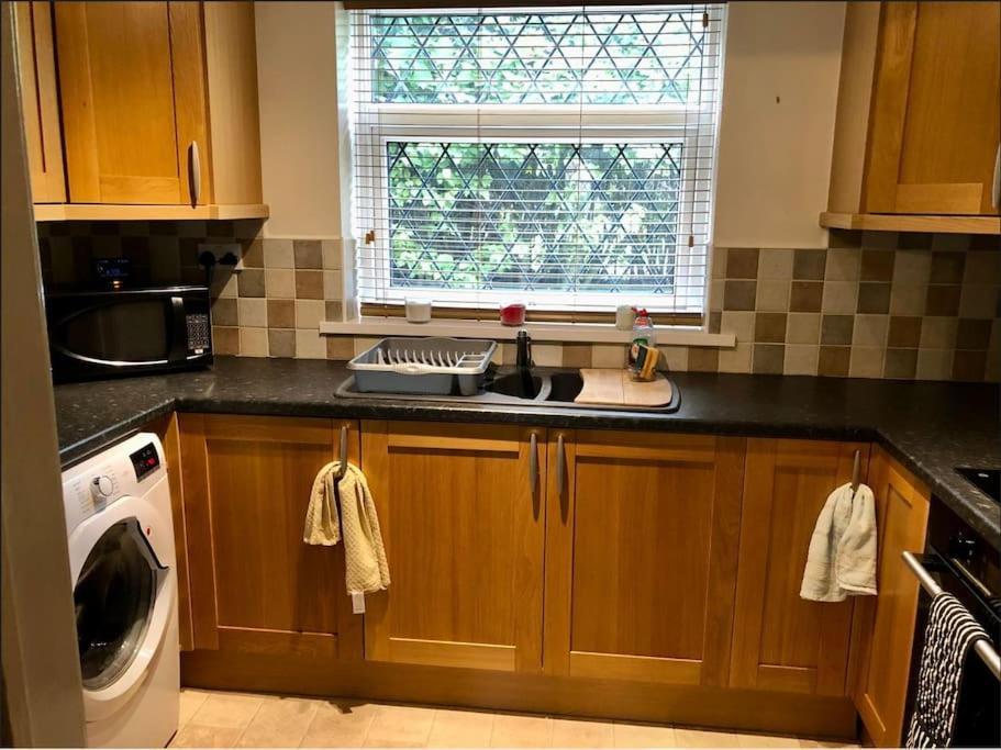 Lovely One-Bed Condo With Free Parking On Premises Sunderland  Bagian luar foto