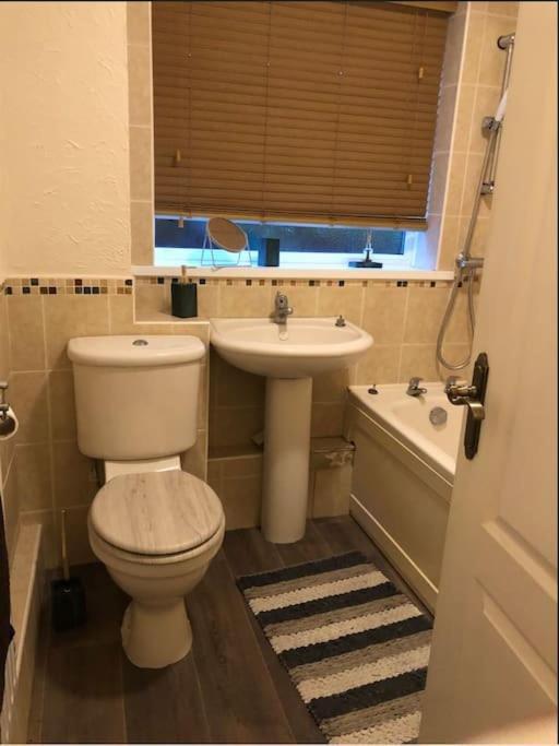 Lovely One-Bed Condo With Free Parking On Premises Sunderland  Bagian luar foto